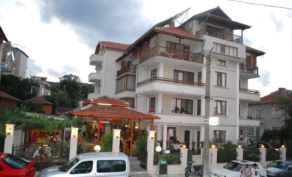 Guest House Lazur Obzor Eksteriør billede