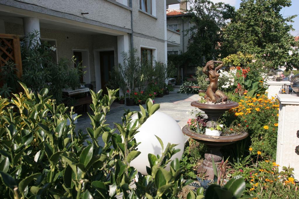 Guest House Lazur Obzor Eksteriør billede