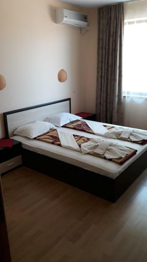 Guest House Lazur Obzor Eksteriør billede